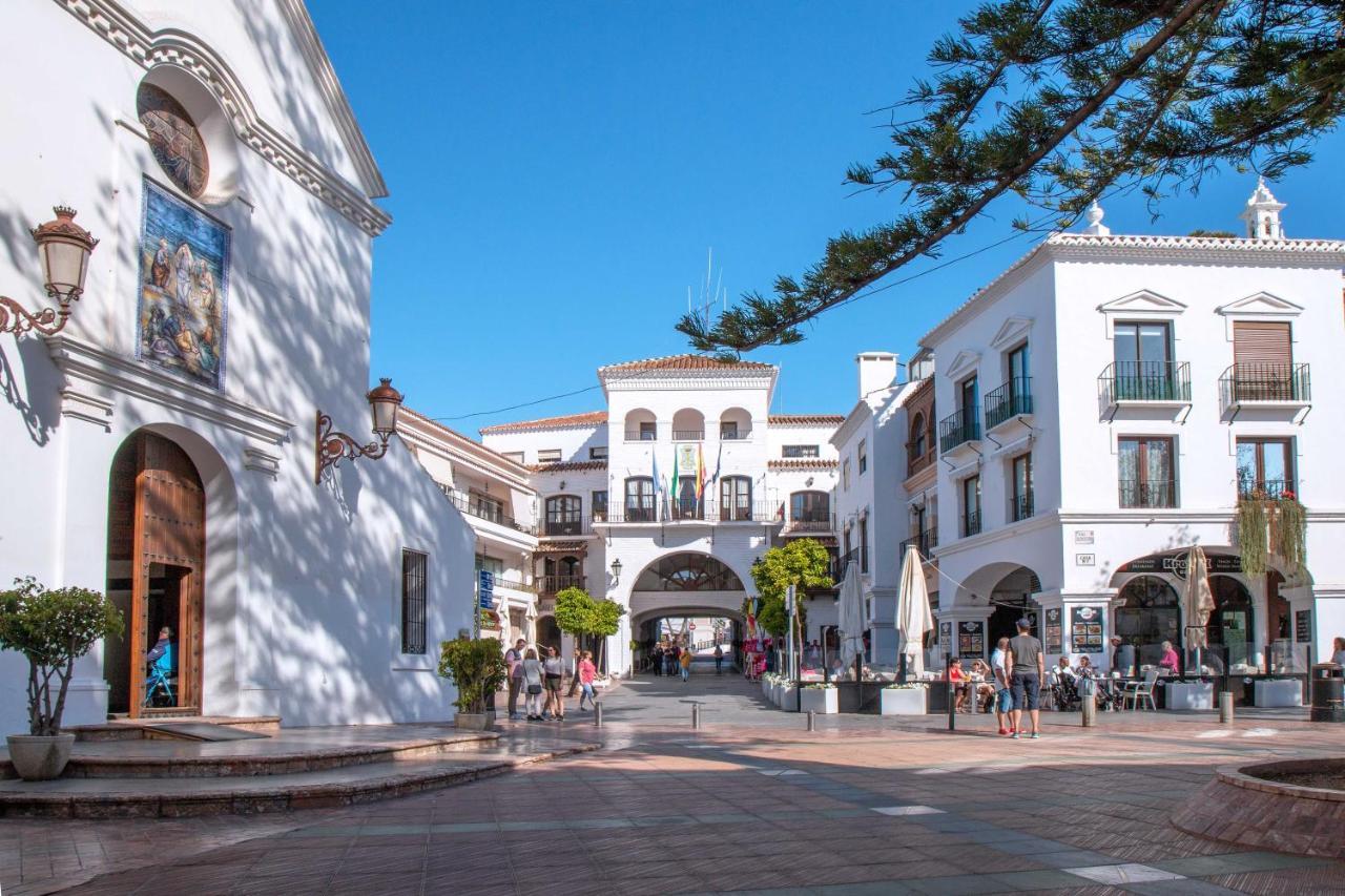 Apartamentos Vacacional En Plaza De Espana Nerja Kültér fotó
